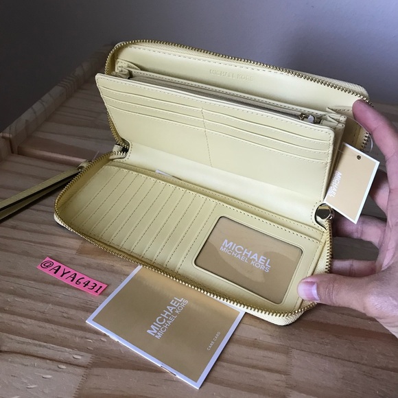 Michael Kors Wallet🎈🎈 - Picture 7 of 7